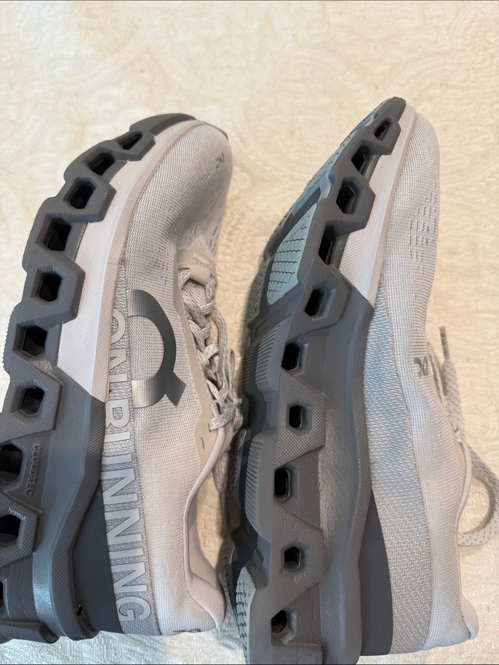 On Cloud Running Women’s Light Gray Lace-Up Sneakers - Picture 4 of 6